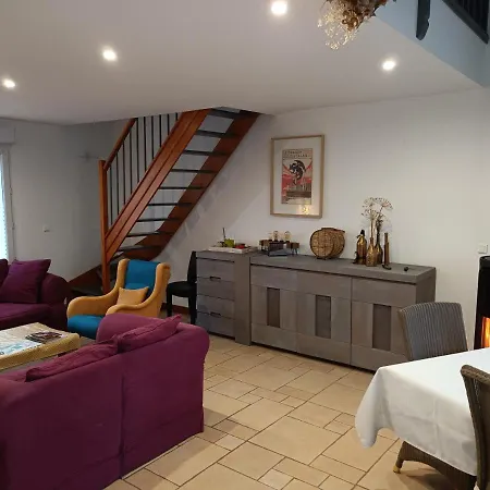 Holiday home Grande Maison Familiale 300 M De La Et Du Centre