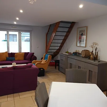 Holiday home Grande Maison Familiale 300 M De La Et Du Centre Sangatte